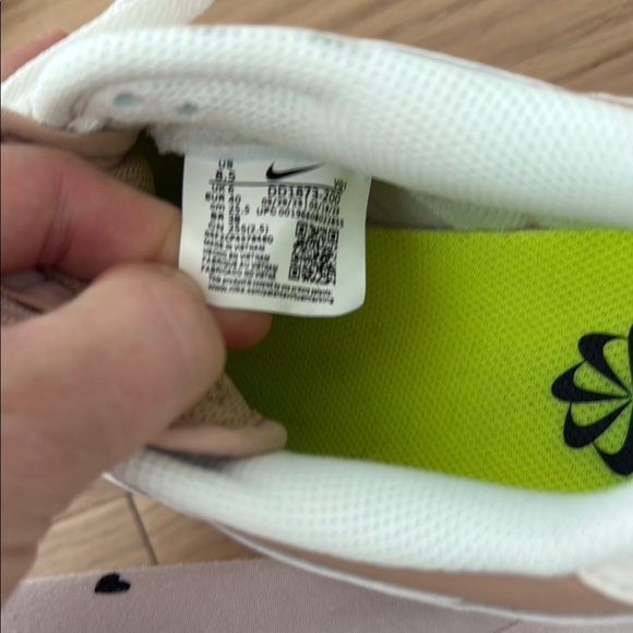 Nike | Womens Dunks low | White and Tan | 8.5 - Picture 10 of 10